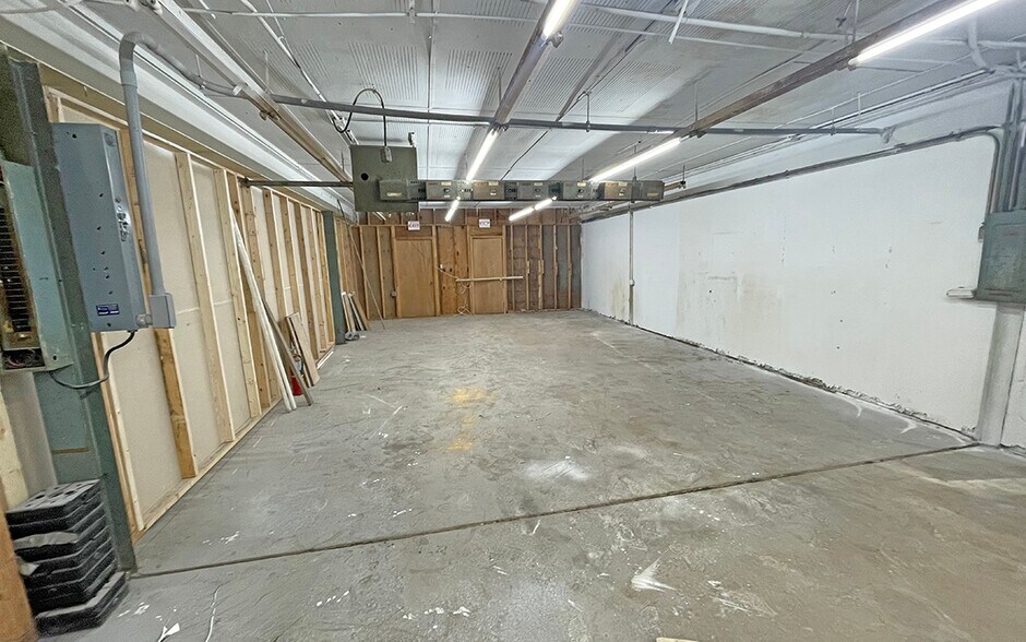 More Photos Of 142 Reno Ave, New Cumberland Warehouse For Lease