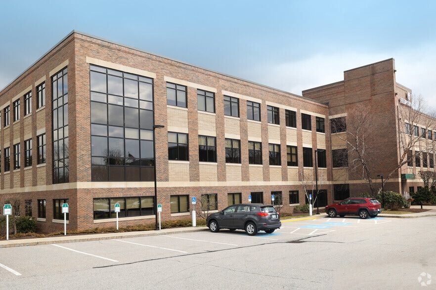 More Photos Of 100 Arboretum Dr, Portsmouth Office For Lease