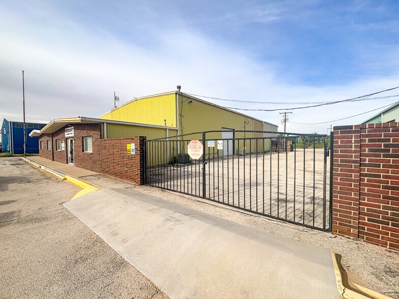 More Photos Of 3803 Mankins Ave, Odessa Warehouse For Sale