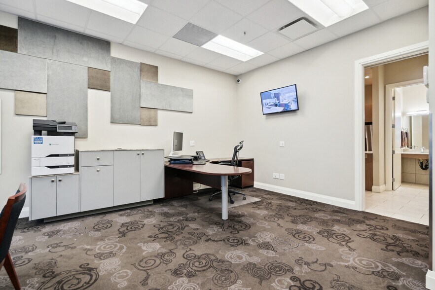 More Photos Of 934 6 Av SW, Calgary Storefront Retail Office For Lease