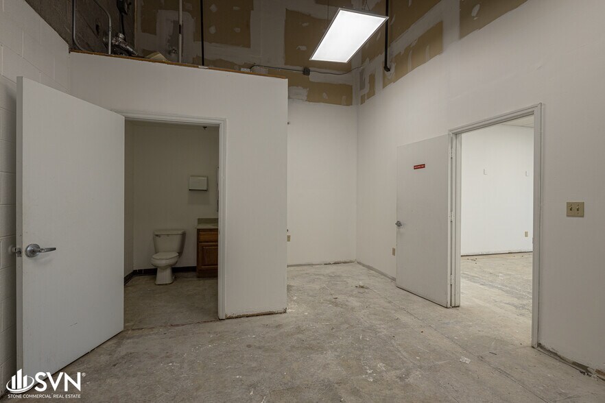 More Photos Of 524 W New Circle Rd, Lexington Unknown For Sale