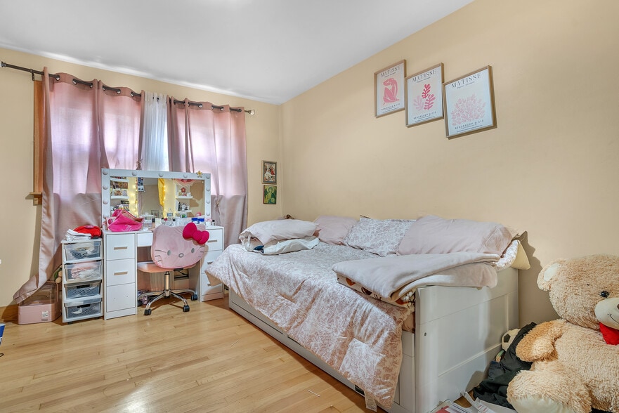 More Photos Of 6048 W 79th St, Burbank Multifamily For Sale