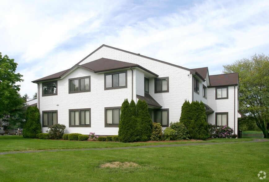 More Photos Of 5 Forest Park Dr, Farmington Medical For Lease