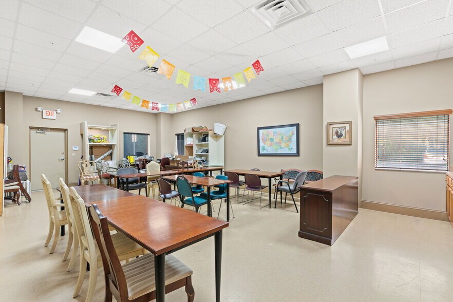 More Photos Of 585 Commonwealth Blvd, Port Orange Manufacturing For Sale