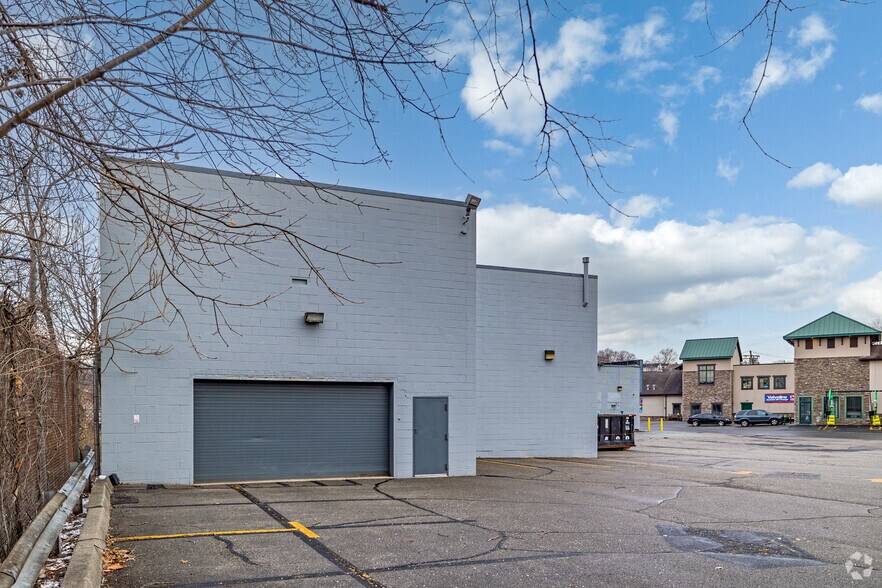 More Photos Of 240 State Rt 17 S, Lodi Warehouse For Lease