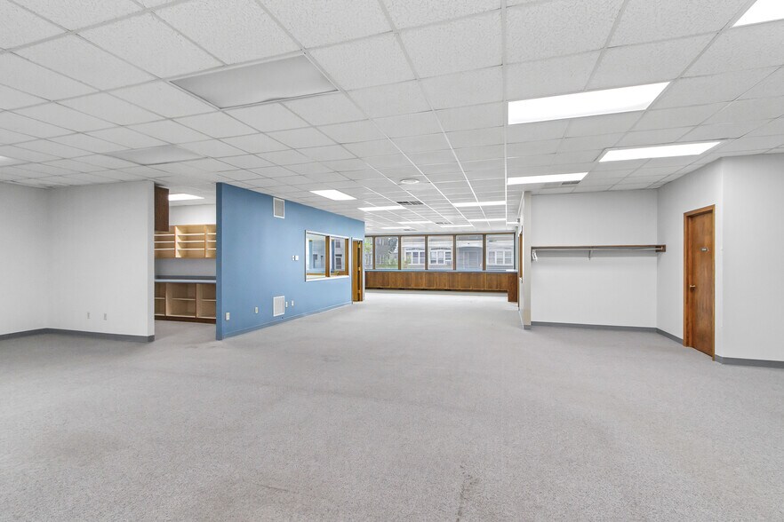 More Photos Of 115 E Conant St, Portage Office For Sale