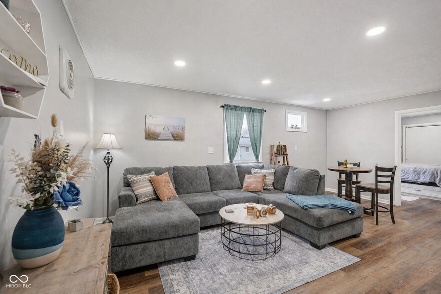 More Photos Of 305 E Washington St, Greencastle General Retail For Sale