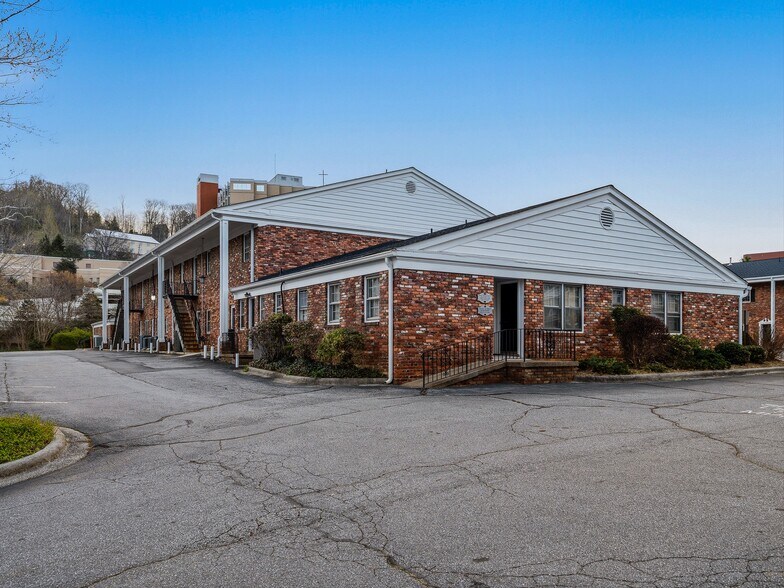 More Photos Of 5 Doctors Park, Asheville Medical For Sale