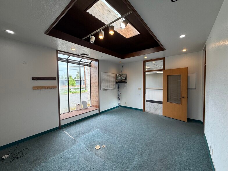 More Photos Of 6710 220th St SW, Mountlake Terrace Freestanding For Sale