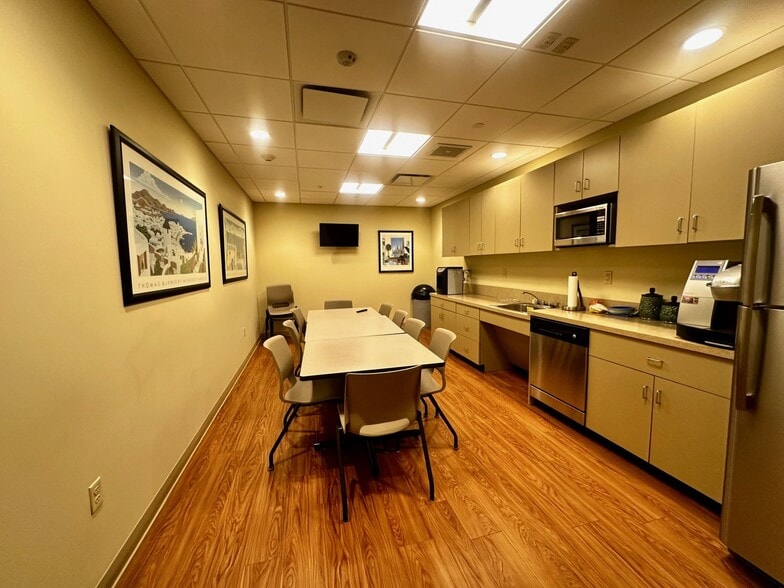 More Photos Of 377 Oak St, Garden City Office For Sale