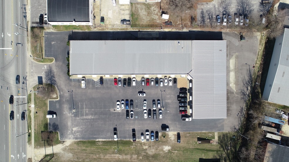 More Photos Of 726 Ramsey St, Fayetteville Flex For Lease