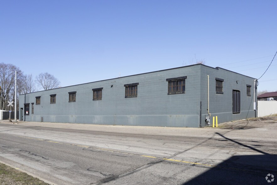 More Photos Of 200 E Broadway St, Three Rivers Manufacturing For Lease