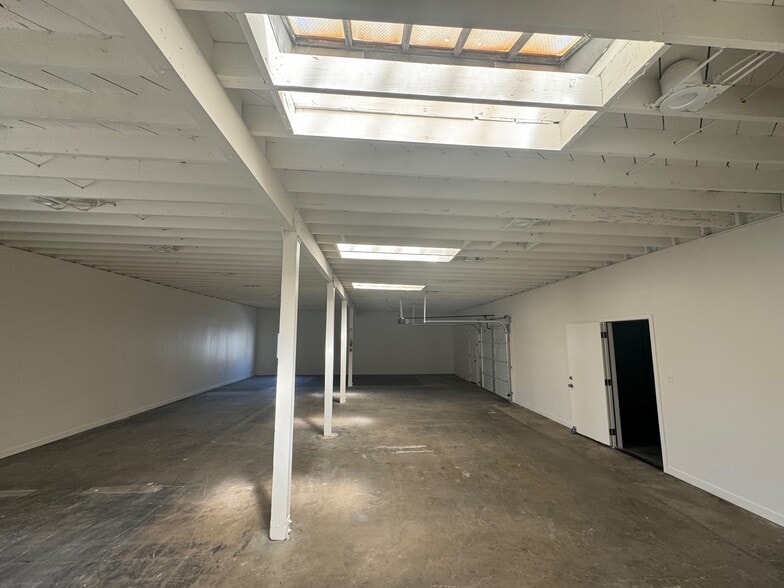 More Photos Of 1922 W Rosecrans Ave, Gardena Manufacturing For Lease