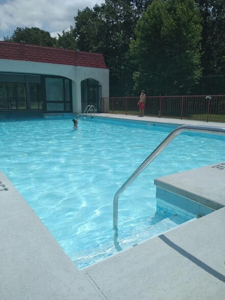 More Photos Of 551 Hwy 58 E, Norton Hotel For Sale