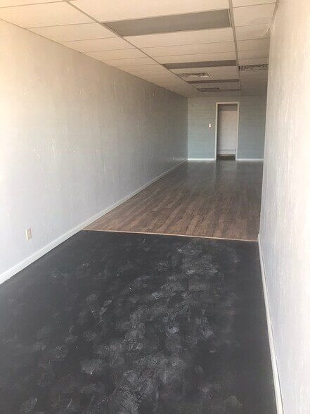 More Photos Of 210 S 4th St, Chickasha Unknown For Lease