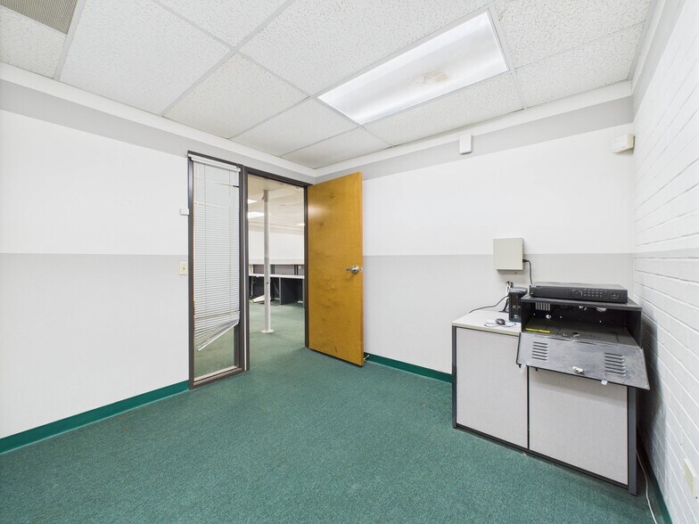 More Photos Of 1122 Pasadena Blvd, Pasadena Freestanding For Lease
