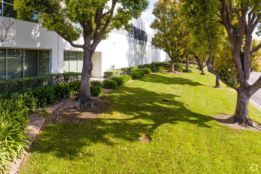 More Photos Of 1945 Burgundy Pl, Ontario Warehouse For Lease