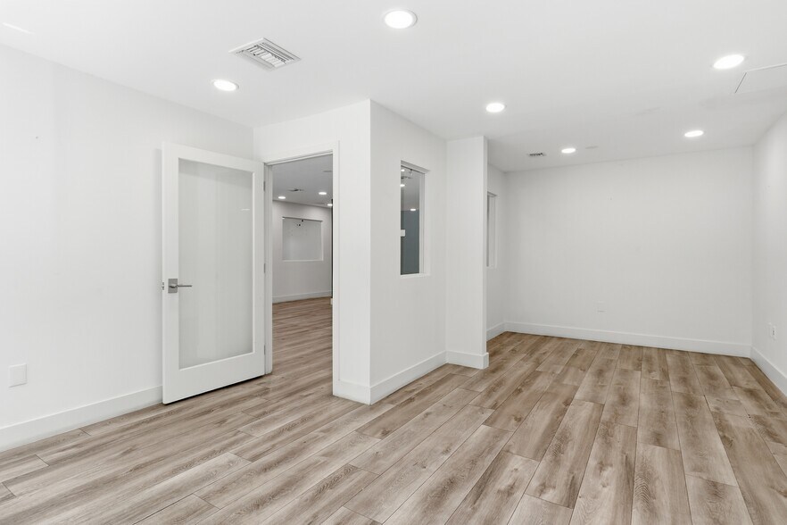 More Photos Of 7311 SW 59th Ct, South Miami General Retail For Lease