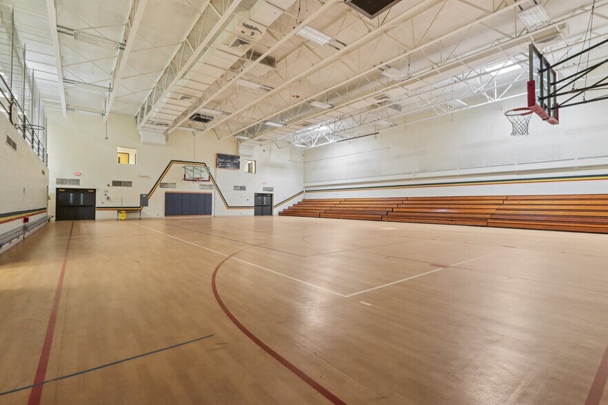 More Photos Of 1645 N 25th St, Milwaukee Office For Sale