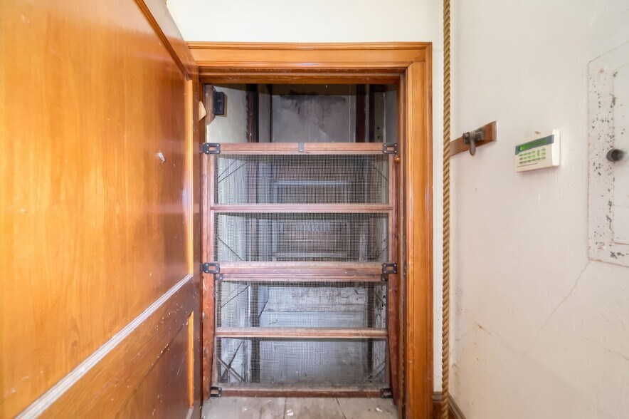More Photos Of 41 W Main St, Fawn Grove Flex For Sale