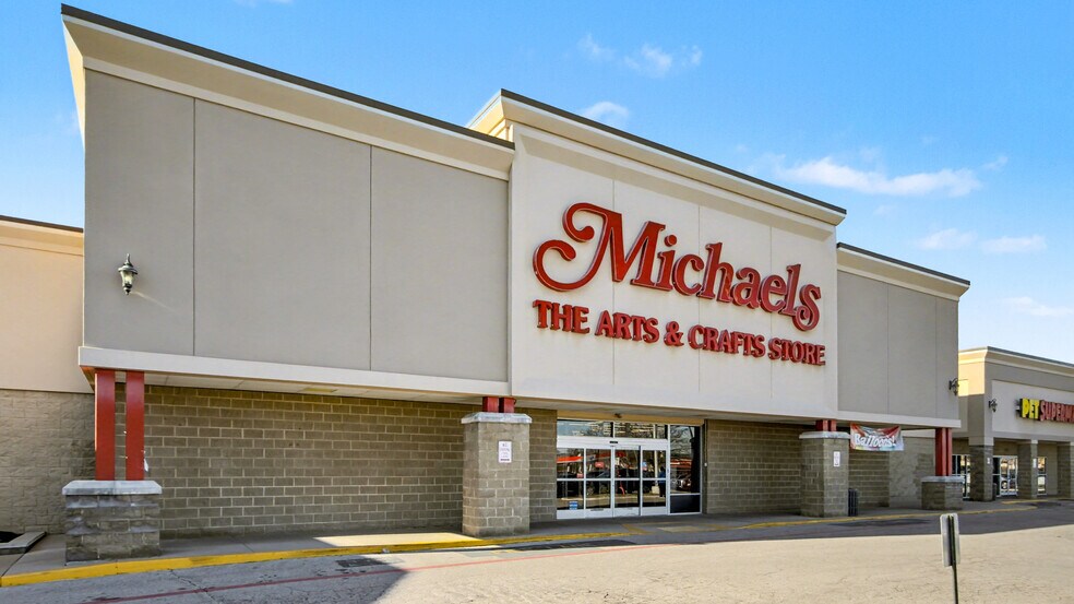 More Photos Of 2307-2375 Nicholasville Rd, Lexington Unknown For Lease