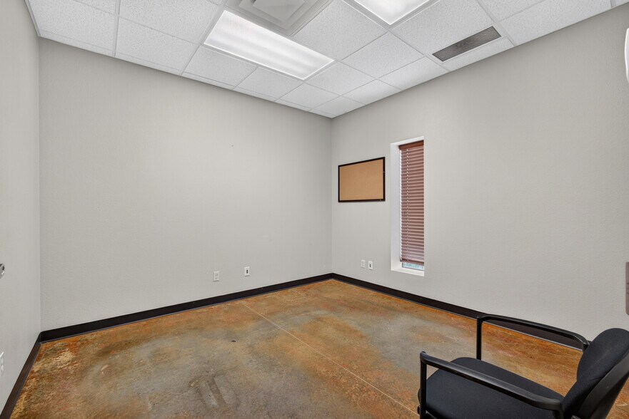 More Photos Of 906 S Eastern Ave, Elk City Warehouse For Sale