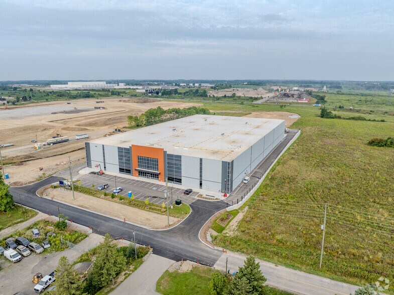 More Photos Of 190 Glover Rd, Hamilton Distribution For Lease