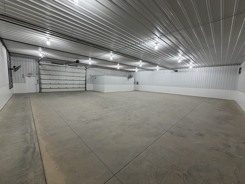 More Photos Of 2014 Cabintown Rd, Bloomington Industrial For Lease