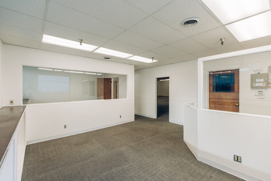 More Photos Of 221-239 SE Madison St, Portland Warehouse For Lease