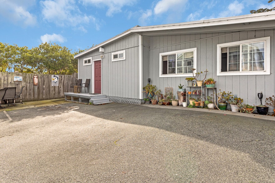 More Photos Of 883 Lighthouse Ave, Monterey General Retail For Sale