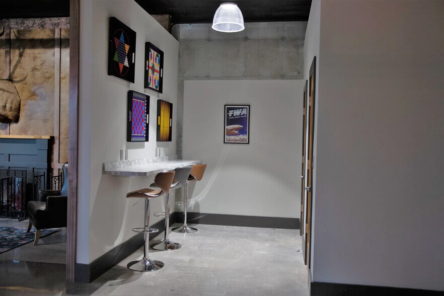 More Photos Of 332 Avenue B SW, Winter Haven Coworking Space