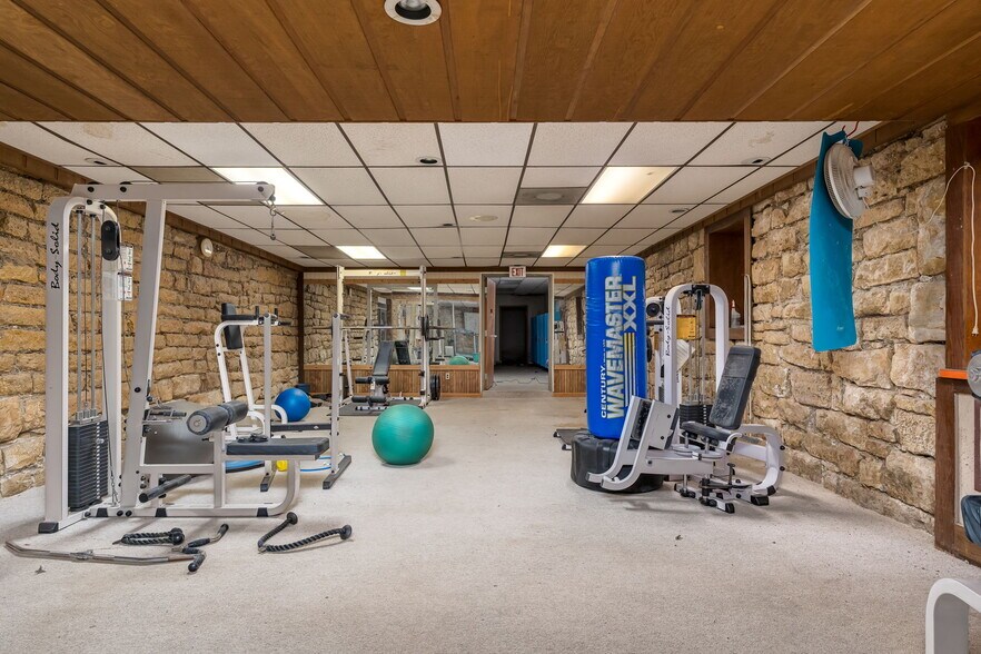 More Photos Of 138 N Main St, Janesville Storefront Retail Residential For Sale