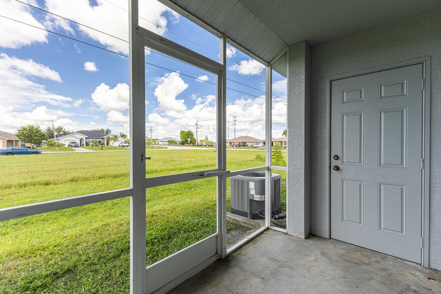 More Photos Of 717 SE 8th St, Cape Coral Apartments For Sale