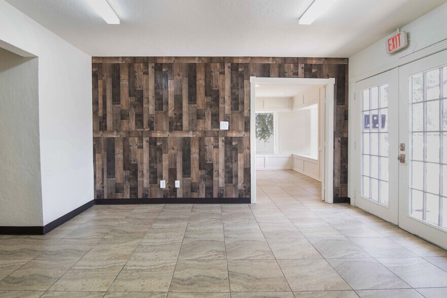 More Photos Of 825 Fairmont Pkwy, Pasadena Office For Sale