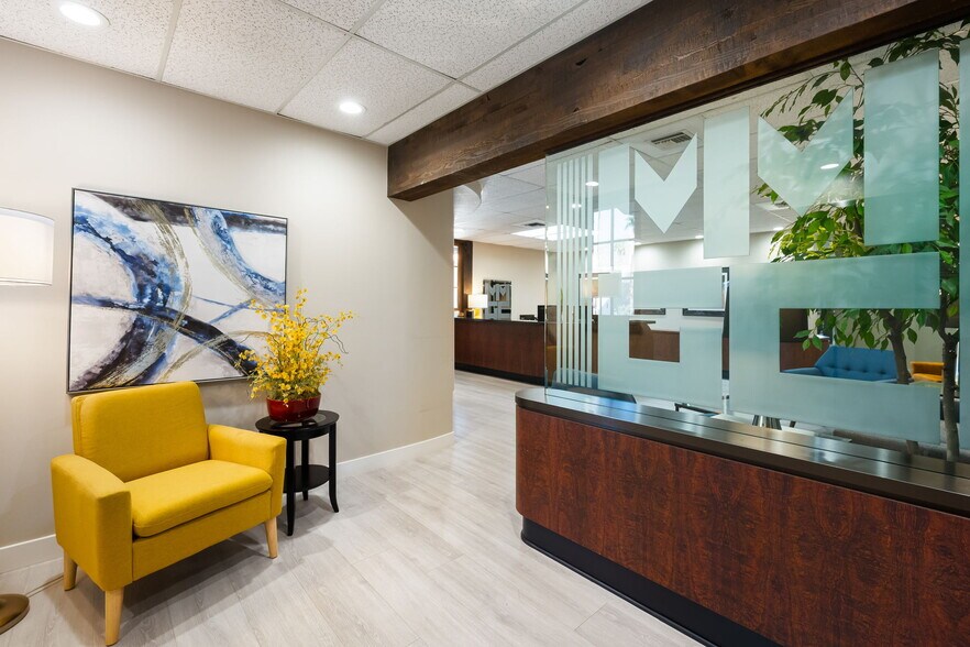 More Photos Of 801 E Tahquitz Canyon Way, Palm Springs Office For Sale