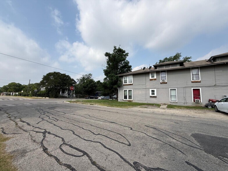 More Photos Of 541 Hammond Ave, San Antonio Apartments For Sale