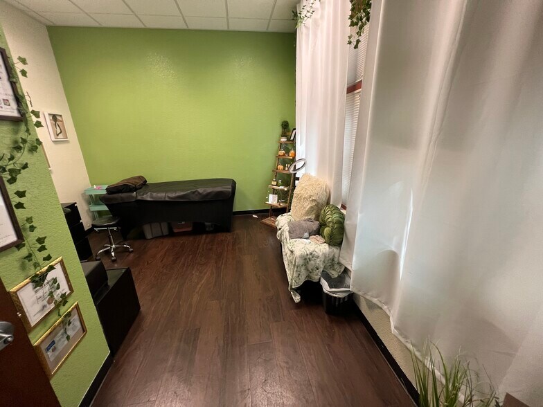 More Photos Of 375 N Stephanie St, Henderson Office For Lease