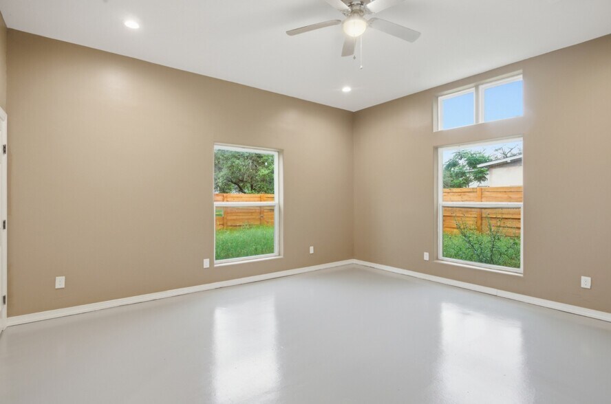 More Photos Of 17621 Stacey Ln, Lago Vista Lodge Meeting Hall For Lease