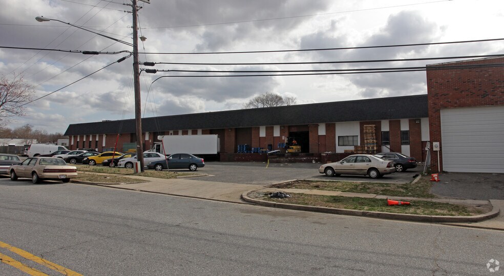 More Photos Of 7925-7929 Parston Dr, District Heights Warehouse For Lease