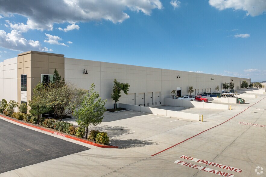 More Photos Of 33380 Zeiders Rd, Menifee Warehouse For Lease