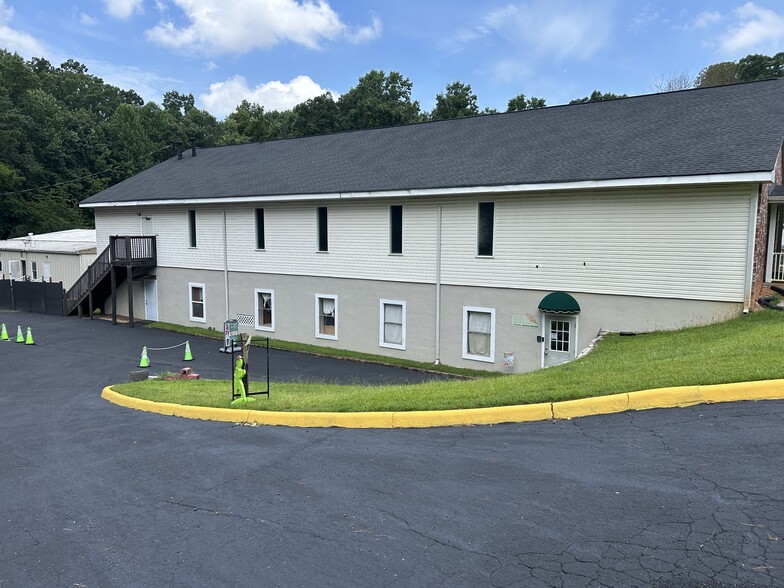 Primary Photo Of 152 Longview Rd, Fayetteville Schools For Sale