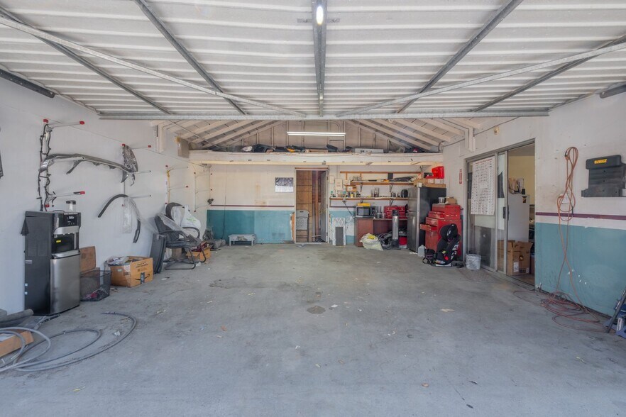 More Photos Of 1104 S Victory Blvd, Burbank Auto Repair For Sale