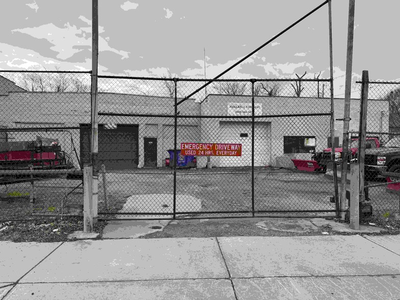 Primary Photo Of 12808 Buckeye Rd, Cleveland Flex For Lease