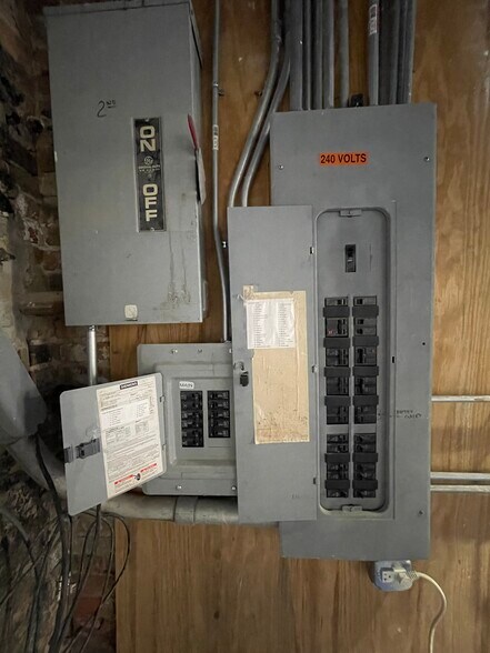 More Photos Of 1111 W Randolph St, Chicago General Retail For Sale