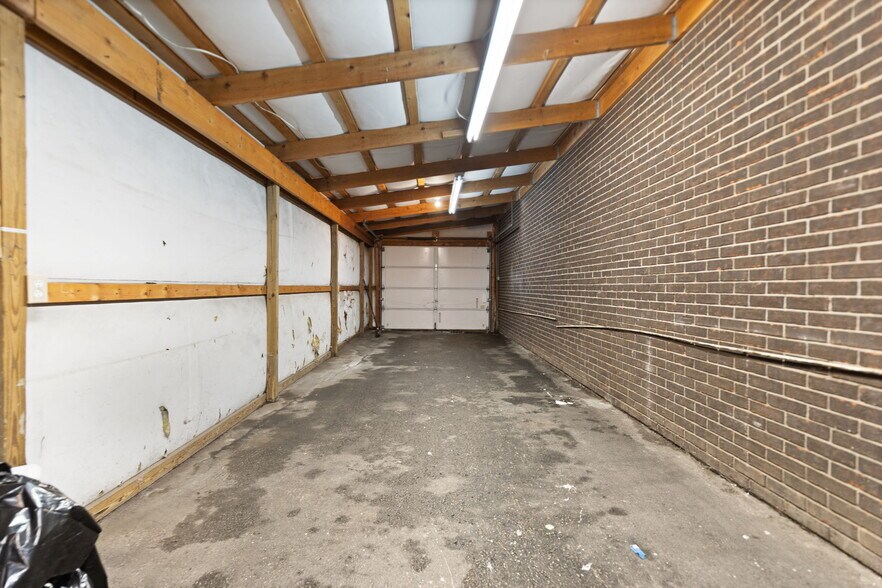 More Photos Of 725 S Main St, London Medical For Sale