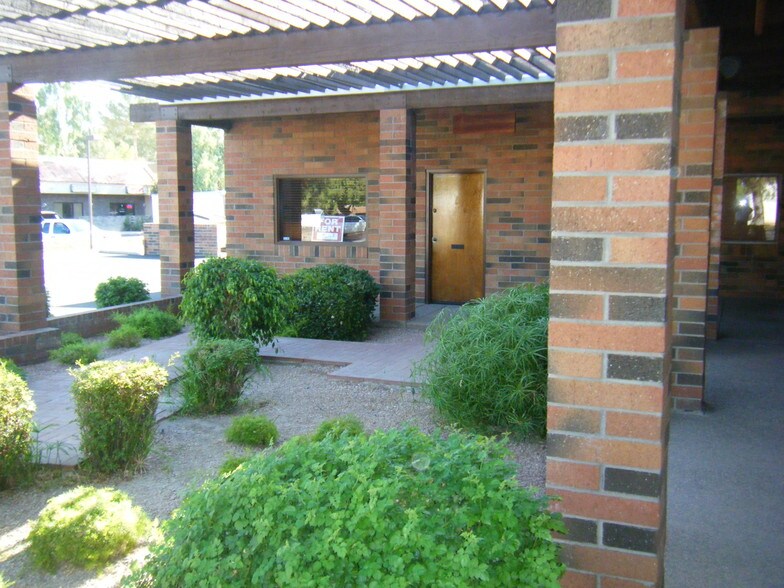 More Photos Of 6650 N 47th Ave, Glendale Research And Development For Lease
