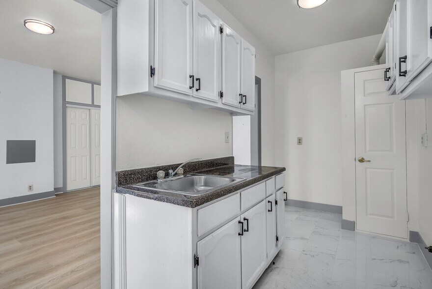 More Photos Of 123 S Westmoreland Ave, Los Angeles Apartments For Sale