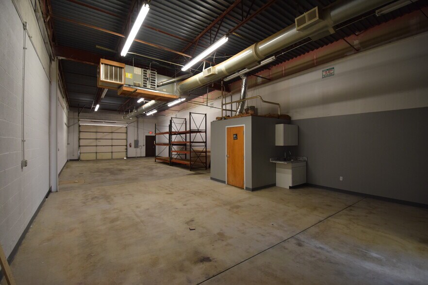 More Photos Of 6120 Brookshire Blvd, Charlotte Light Distribution For Lease
