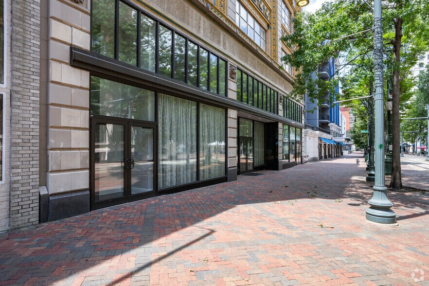 More Photos Of 9-11 N Main St, Memphis Restaurant For Lease