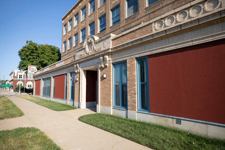 More Photos Of 101 W Linwood Blvd, Kansas City Office Residential For Sale